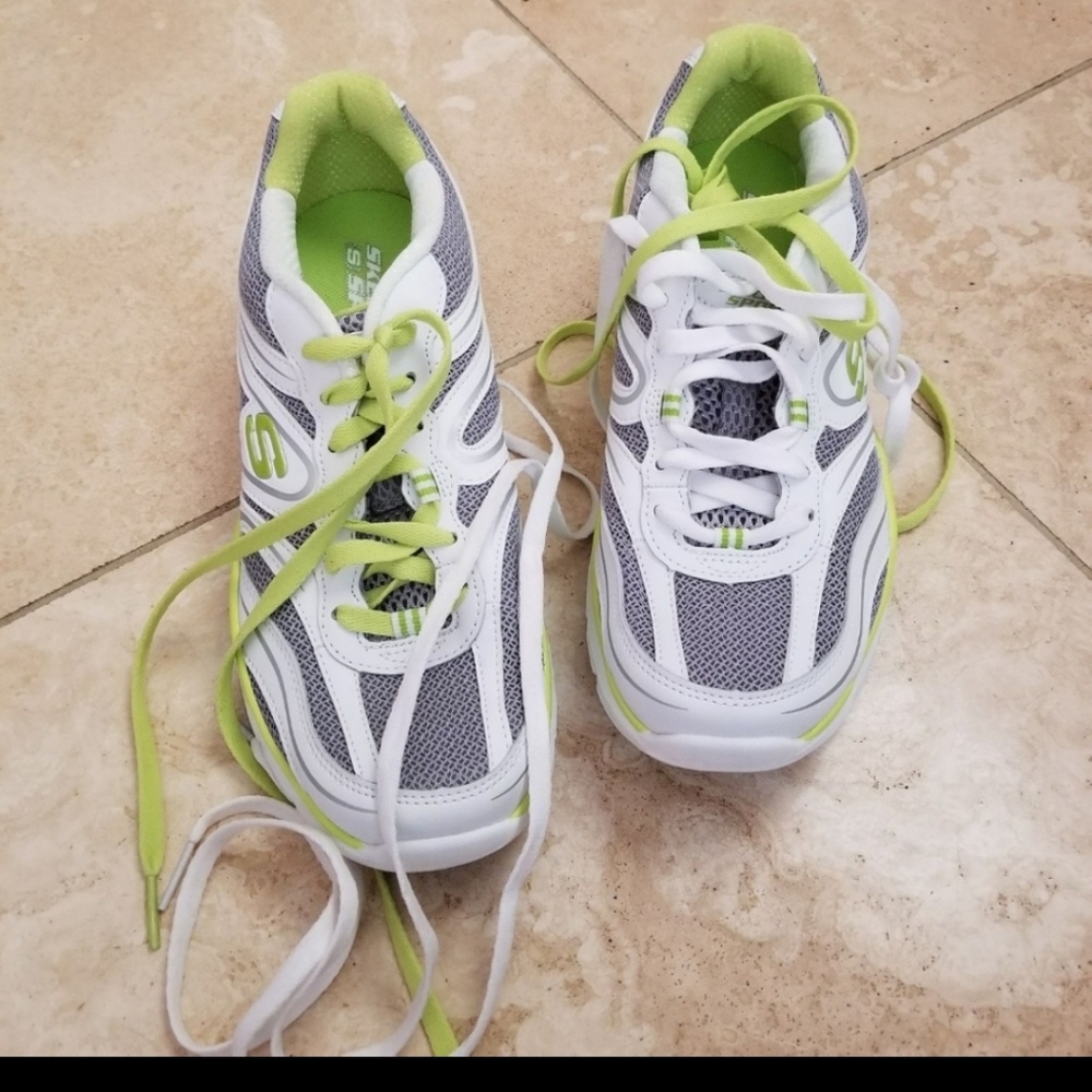 Brand New with tags skechers shoes size 7